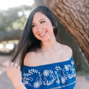 Meet your Posher, Cassandra daniela